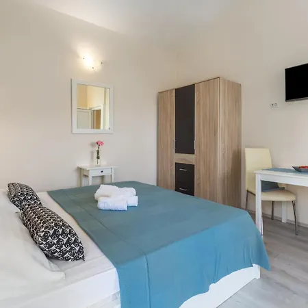 Apartment Paradiso Fuer 2 Personen Mit Pool Porec