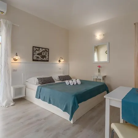 דירה Paradiso Fuer 2 Personen Mit Pool פורץ