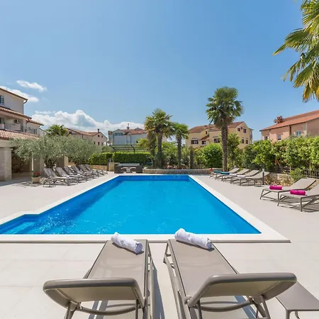 Paradiso Fuer 2 Personen Mit Pool Porec