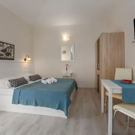 דירה Paradiso Fuer 2 Personen Mit Pool פורץ