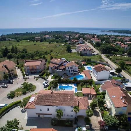 Paradiso Fuer 2 Personen Mit Pool Apartment *