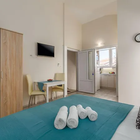דירה Paradiso Fuer 2 Personen Mit Pool פורץ