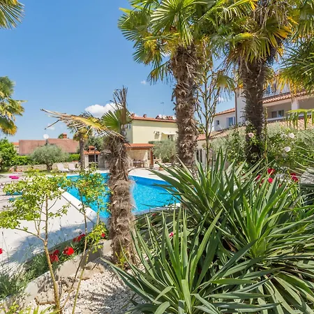 Paradiso Fuer 2 Personen Mit Pool Porec